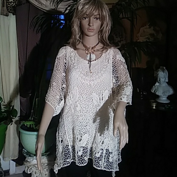 💋Cristina Gorgeous crochet tunic.💃💋 - Picture 1 of 9